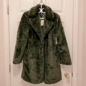 BNWT FOREVER 21 WOMENS FAUX FUR COAT